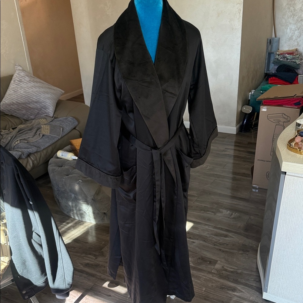 Z Gallerie Black Women's Robe